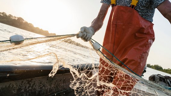 Fischernetz-Wasser-Boot-Fischer Fischernetz