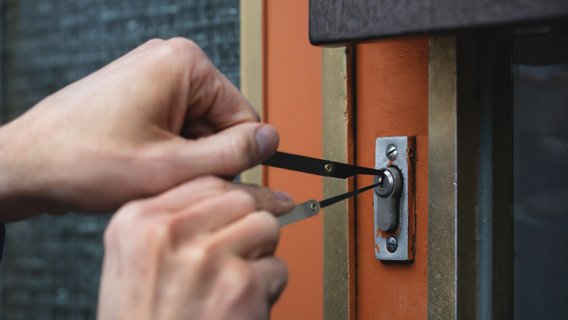 Türschloss-knacken-Werkzeug Knacken eines Türschlosses