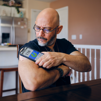 Digitale-Gesundheit-Smartphone-Messung-Oberarm Messung des Insulinspiegels via Smartphone